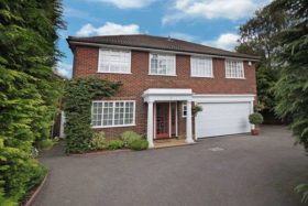 5 bedroom Detached f...